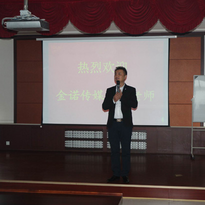 聽國學(xué)講座，習(xí)傳統(tǒng)文化               